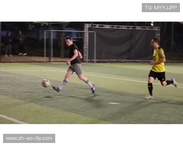 足球小范围过人技巧集锦 精彩瞬间盘点与实战解析